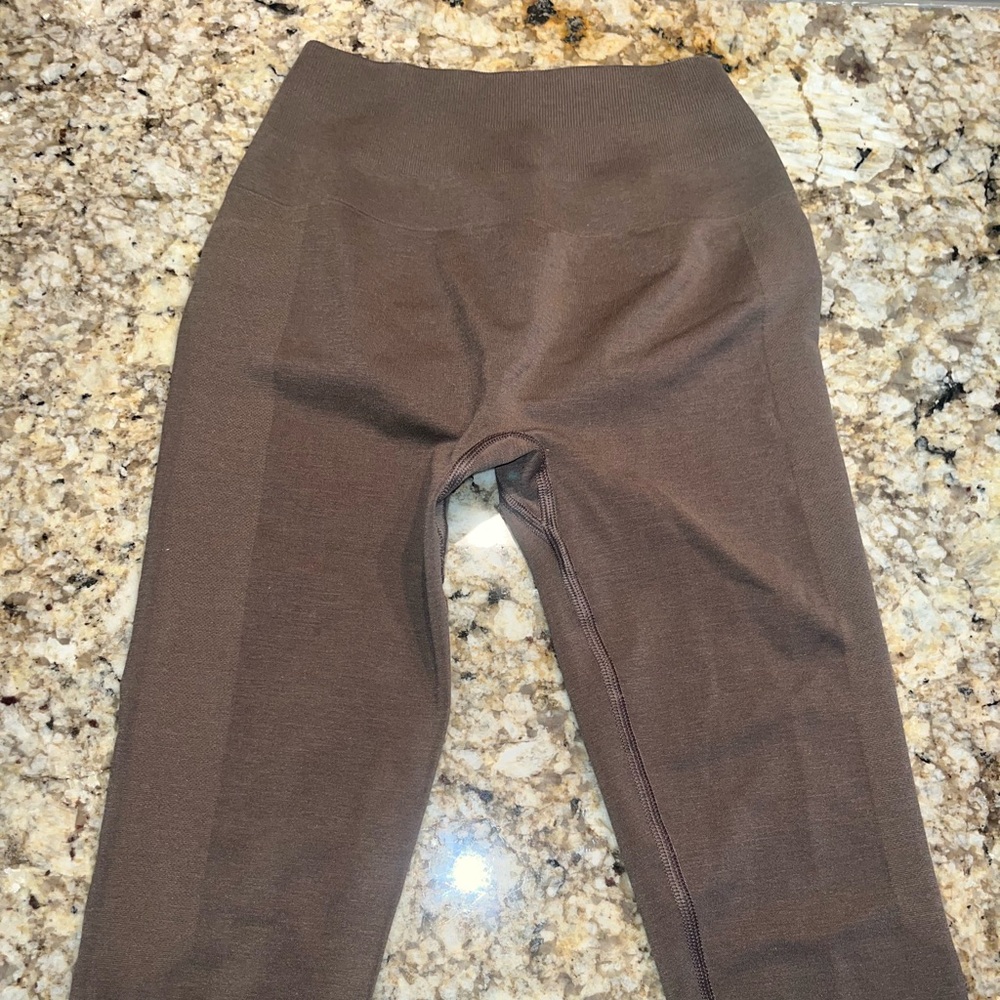 Alphalete Amplify Leggings in Chocolate